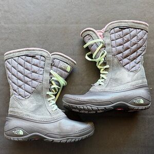 The North Face women’s grey and Purple Snow Boots Thermoball